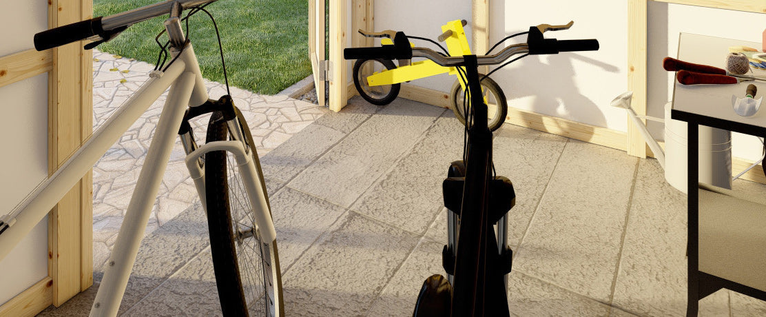 Gulv inne i redskapsboden