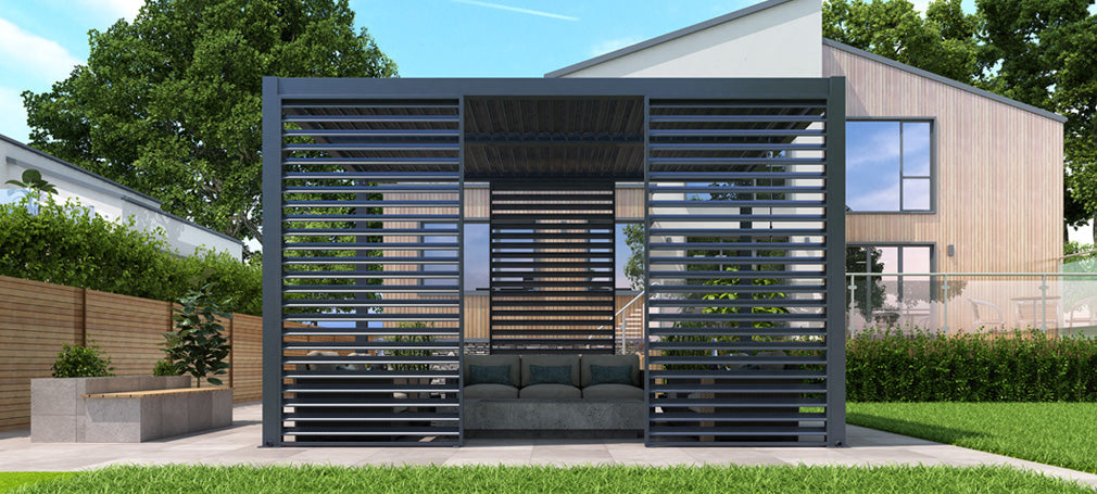 Pergola med tak og vegger